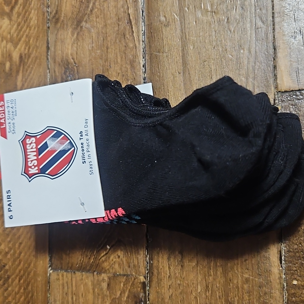 K-SWISS LADIES 6 PAIR FOOT LINERS SOCKS: NEW IN PACKAGE: FITS SHOE SIZE 4-10